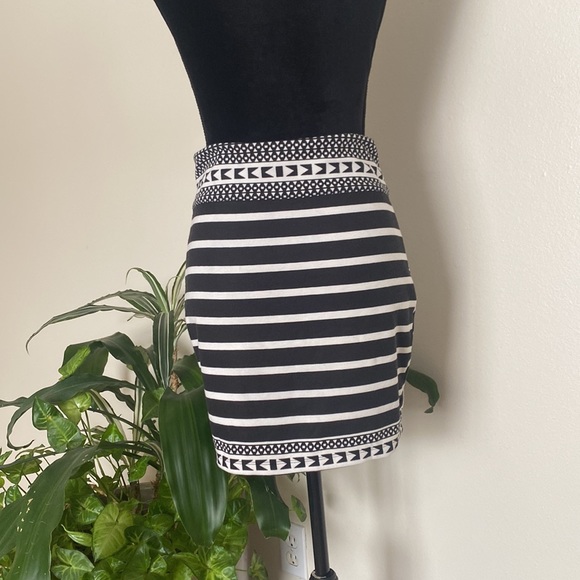 Silence + Noise Aztec Mini Skirt - Picture 4 of 8